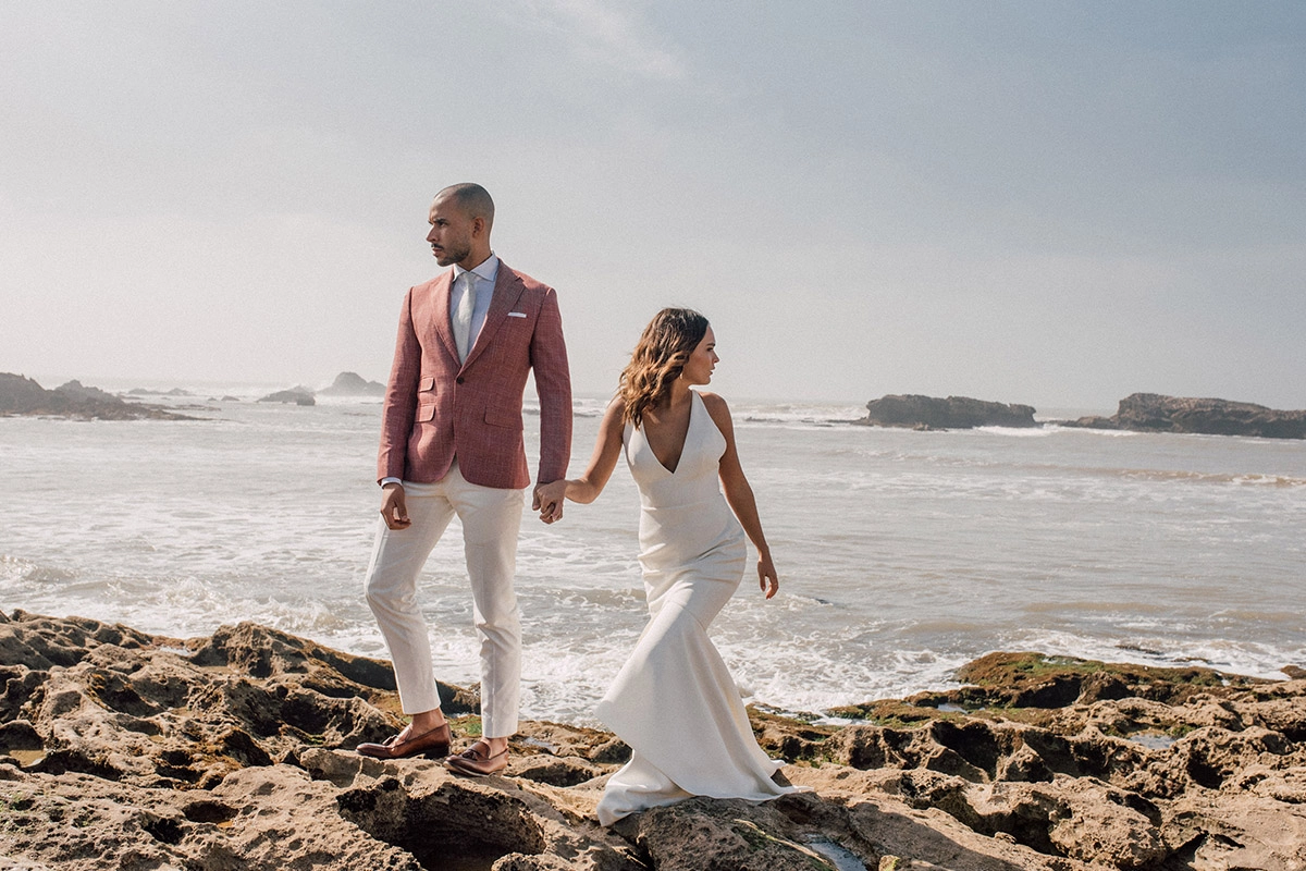 Essaouira Elopement marrakech rots trouwpak maatwerk | Michael & Giso