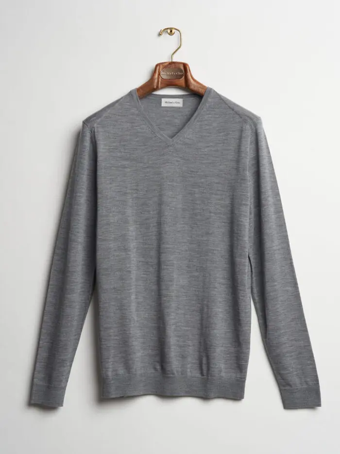 lichtgrijs v-hals pullover