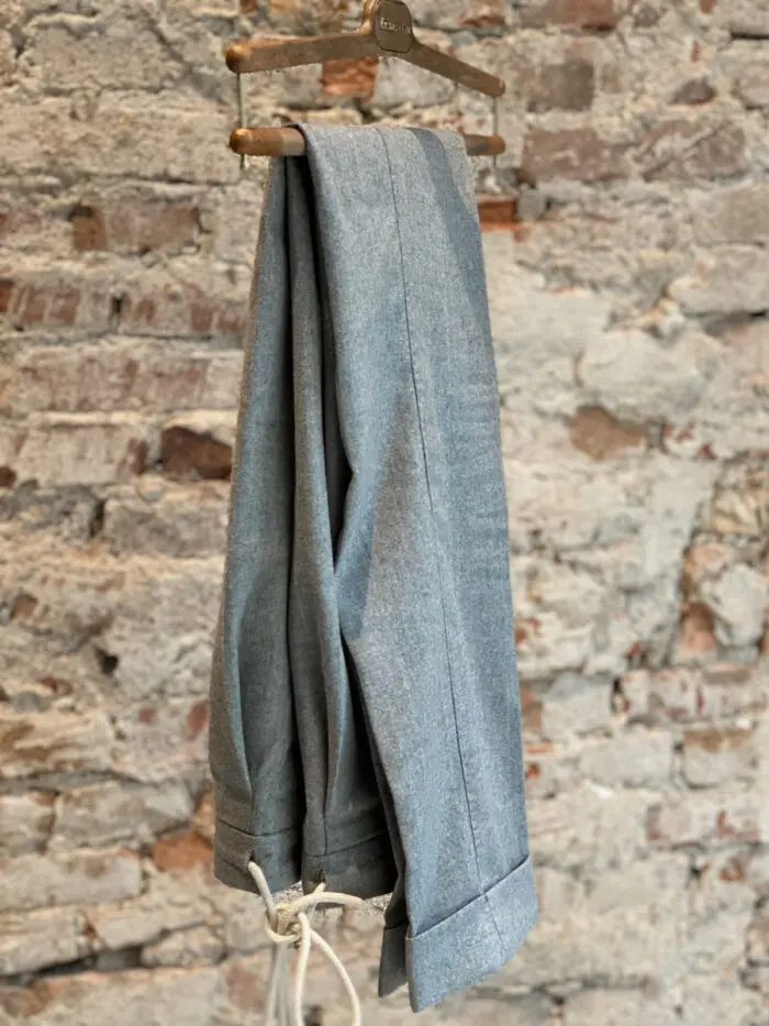 flannel trousers licht grijs