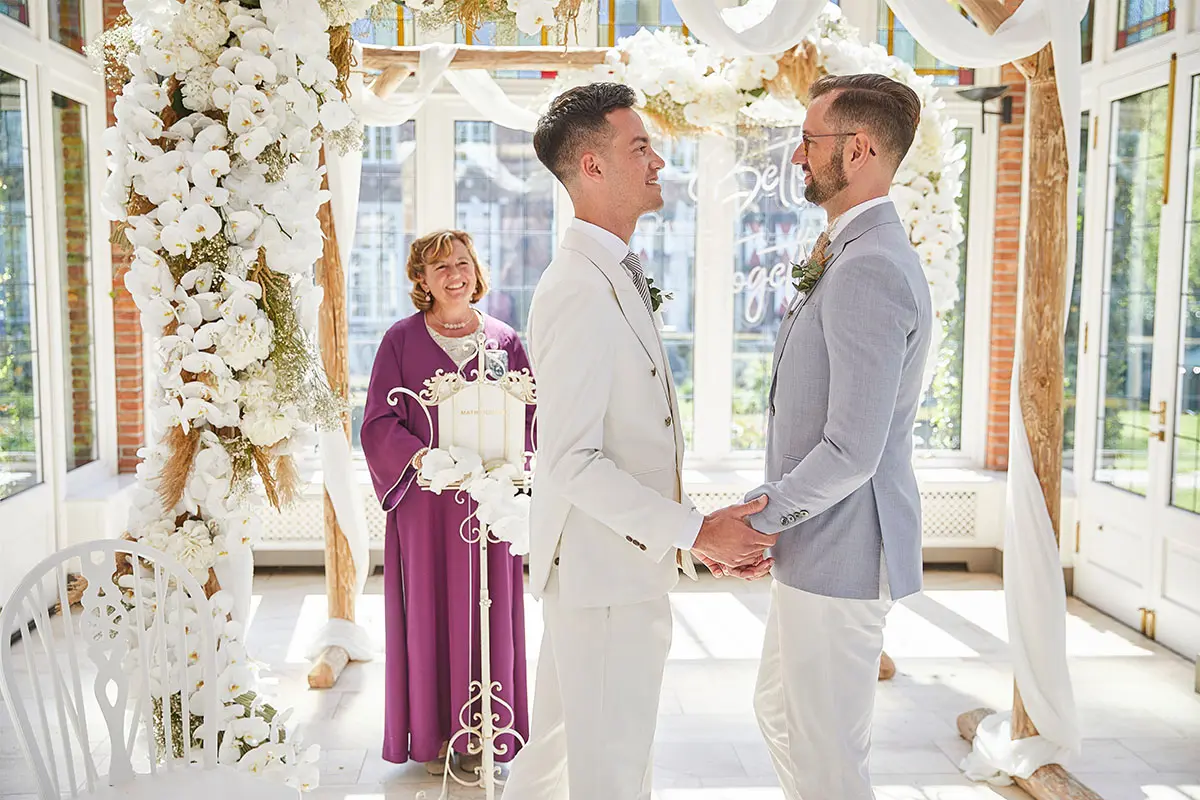 ceremonie met bloemen