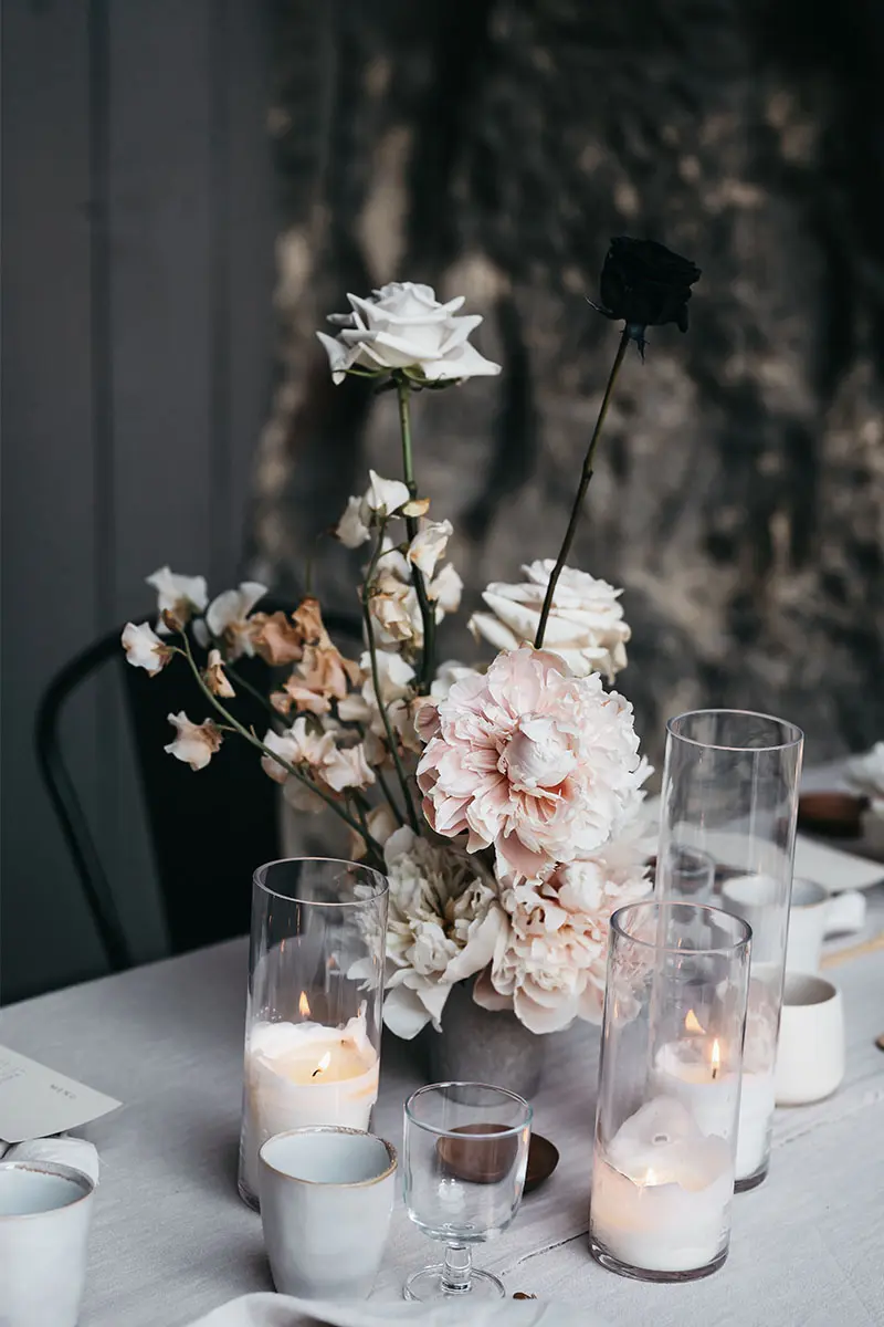 tafel styling bloemen liefdesverhaal