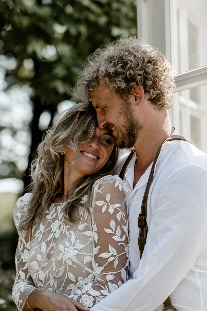 trouwjurk maatpak huwelijk ceremonie zomer | Michael & Giso