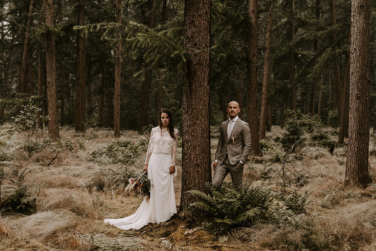 trouwdag bos natuur bruiloft huwelijk trouwpak maatpak bride | Michael & Giso