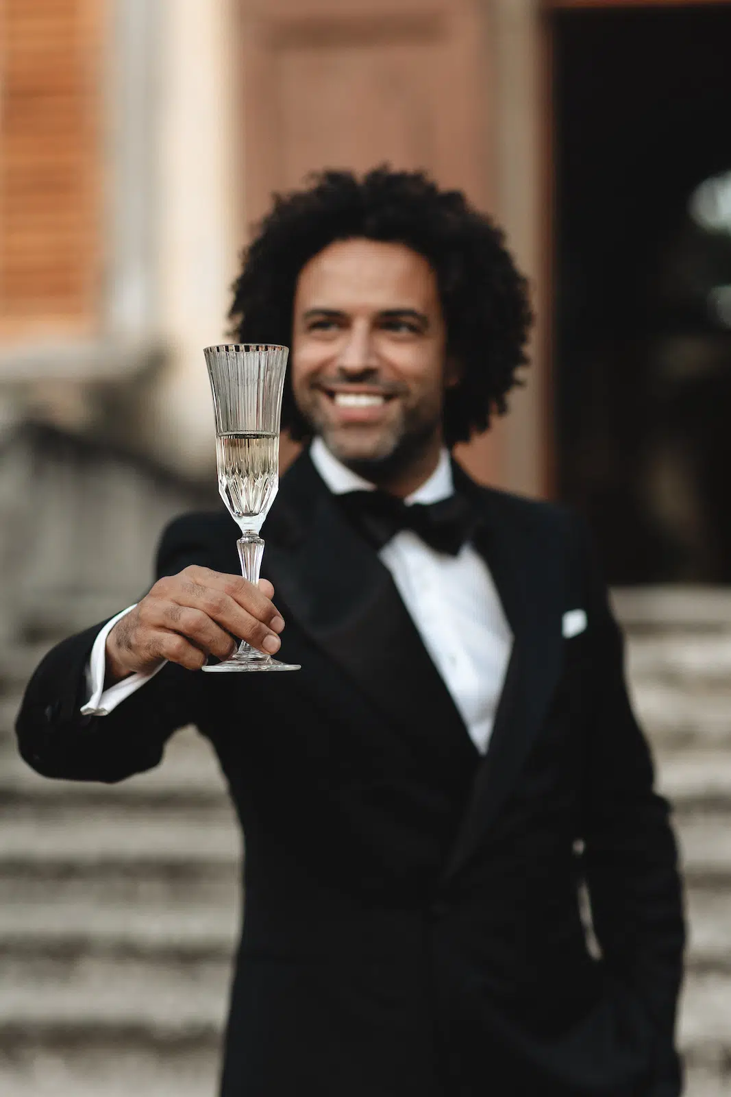 cheers smoking wedding tuxedo black stijlregels | Michael & Giso