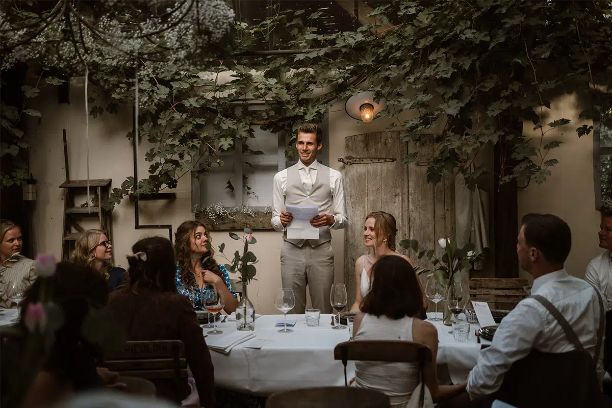 diner trouwerij speech waistcoat dinner tafel wedding | Michael & Giso