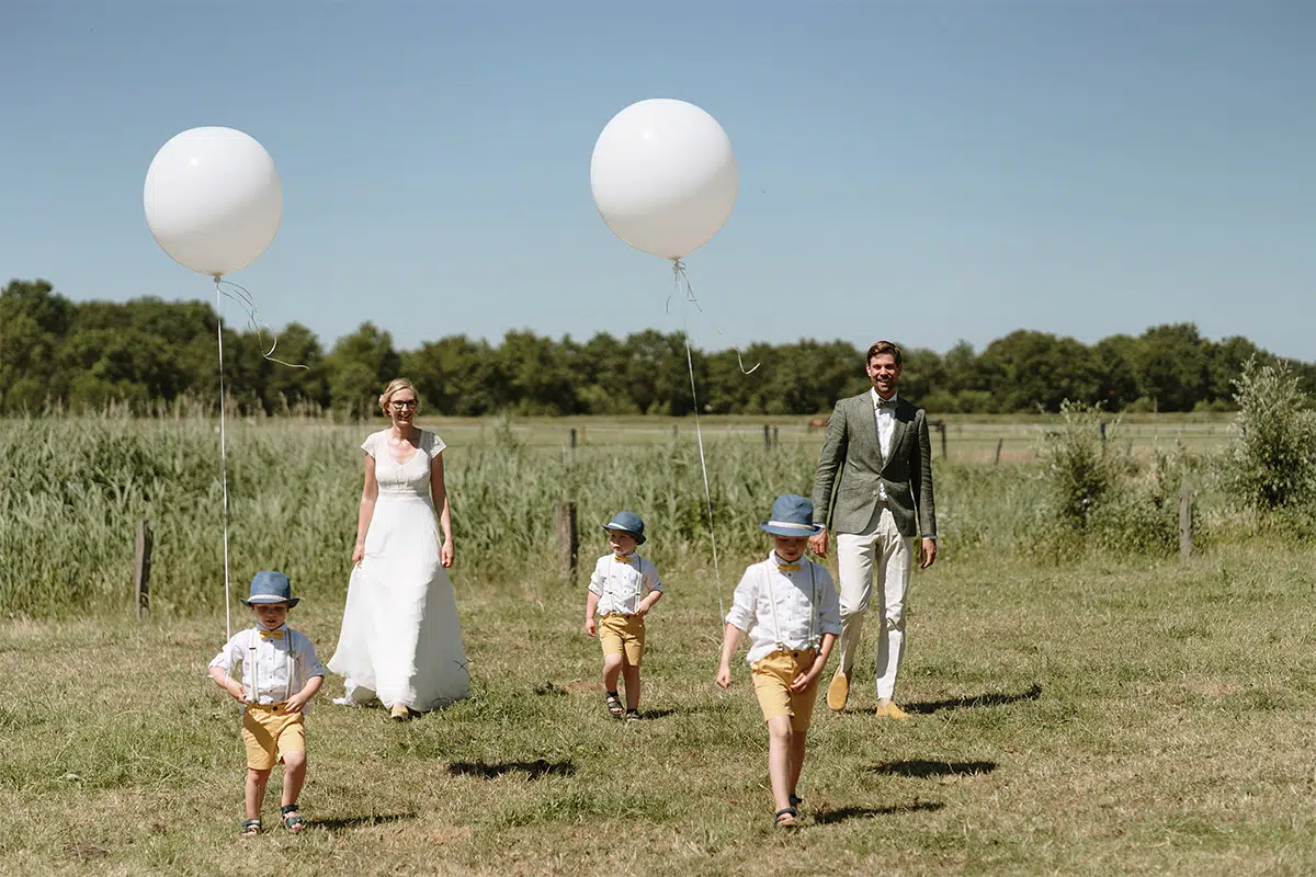 marco zaal bruiloft groom kinderen ballon | Michael & Giso