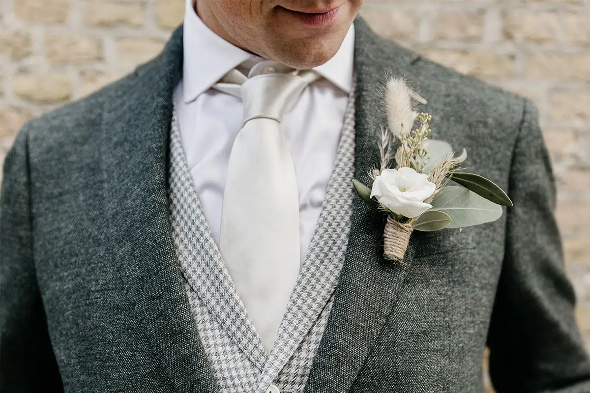 details trouwpak groom groen waistcoat wol zijde linnen | Michael & Giso