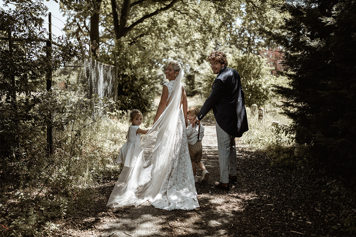 trouwen natuur zomer jaquet huwelijksdag bridemaids | Michael & Giso