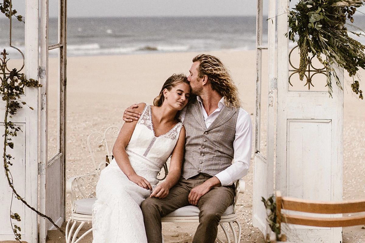 trouwen strand huwelijk trouwpak beach wedding | Michael & Giso