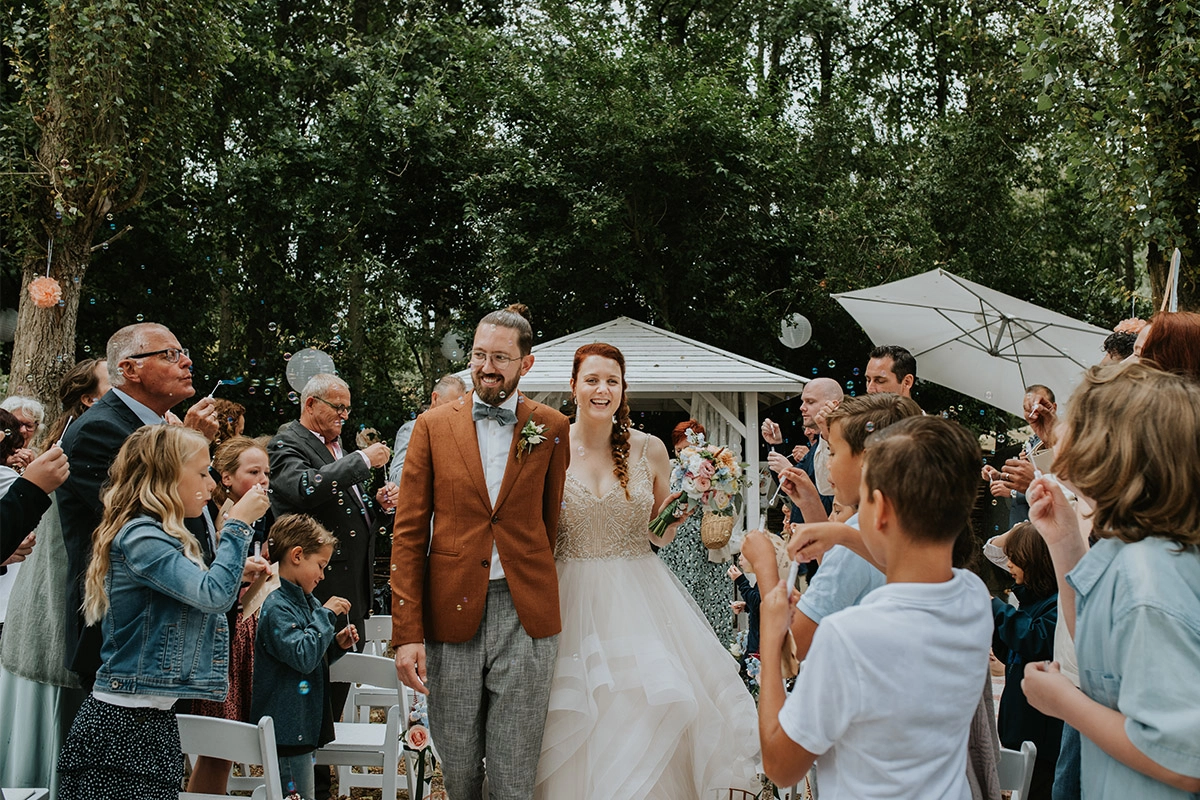 jawoord man vrouw ceremonie bruidspaar groom tweedelig trouwpak | Michael & Giso