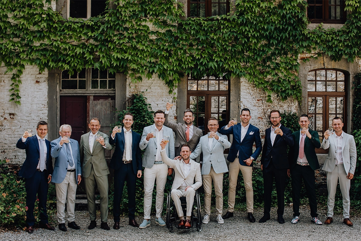 trouwpak huwelijk cheers huwelijk best man trouwgasten dresscode | Michael & Giso