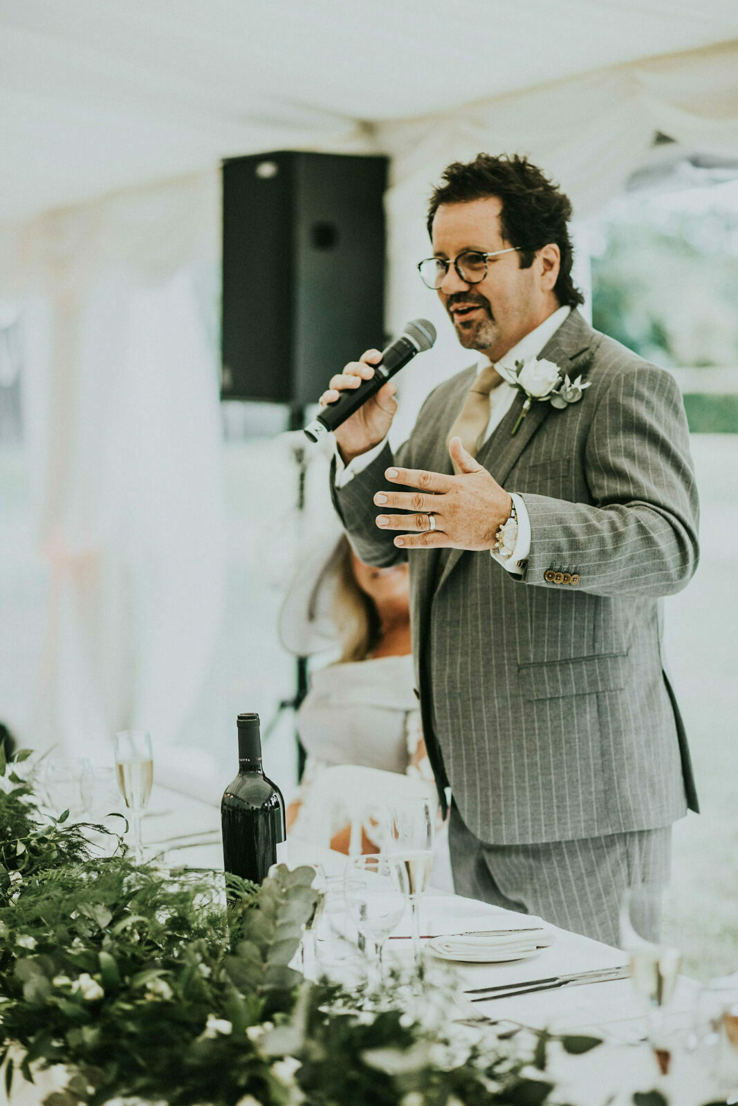 Tented wedding bruiloft in een tent trouwpak e1660893550428 | Michael & Giso