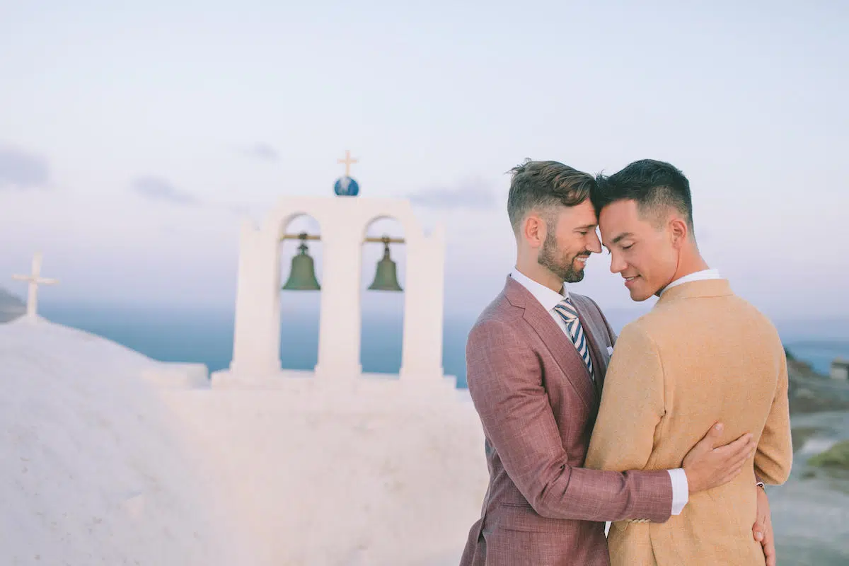 Trouwpak mannen gay wedding love santorini | Michael & Giso