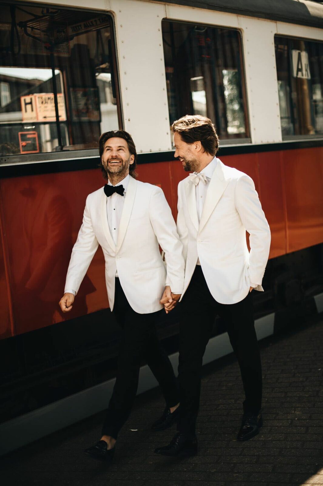 man man huwelijk homo wedding twee smokings e1660893104438 | Michael & Giso