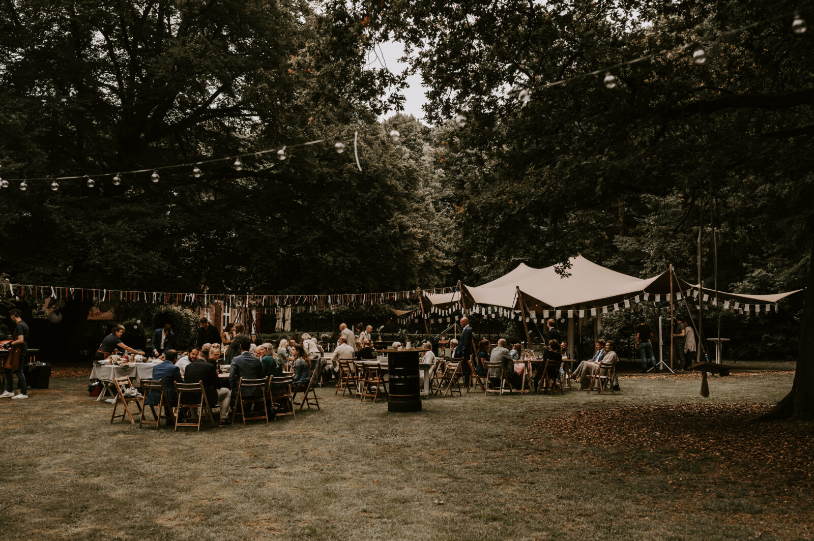 tent wedding chic tips e1660893891161 | Michael & Giso