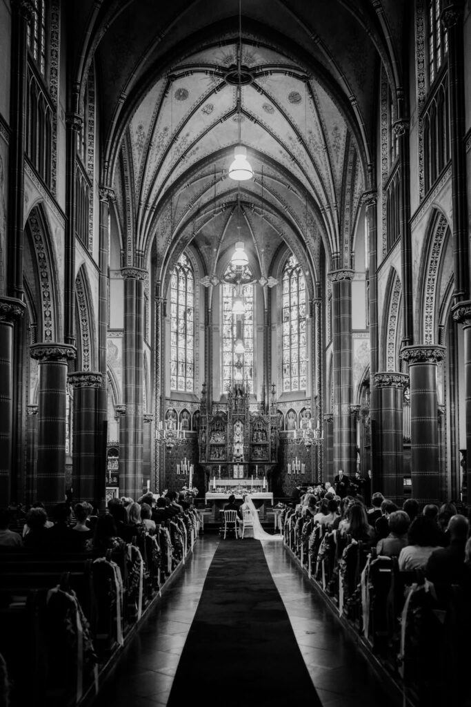 zwartwit foto huwelijk ceremonie kerk | Michael & Giso